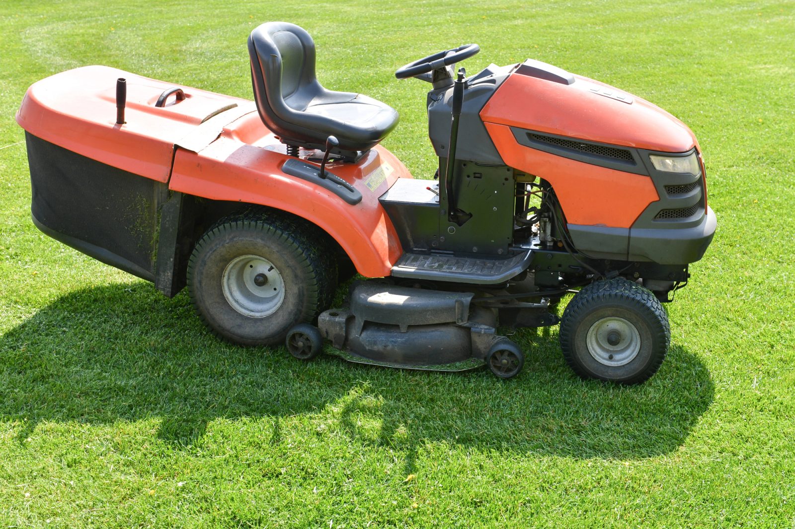 Sosed je razmišljal, da bi kupil vrtni traktor za starše, ki so na kmetiji